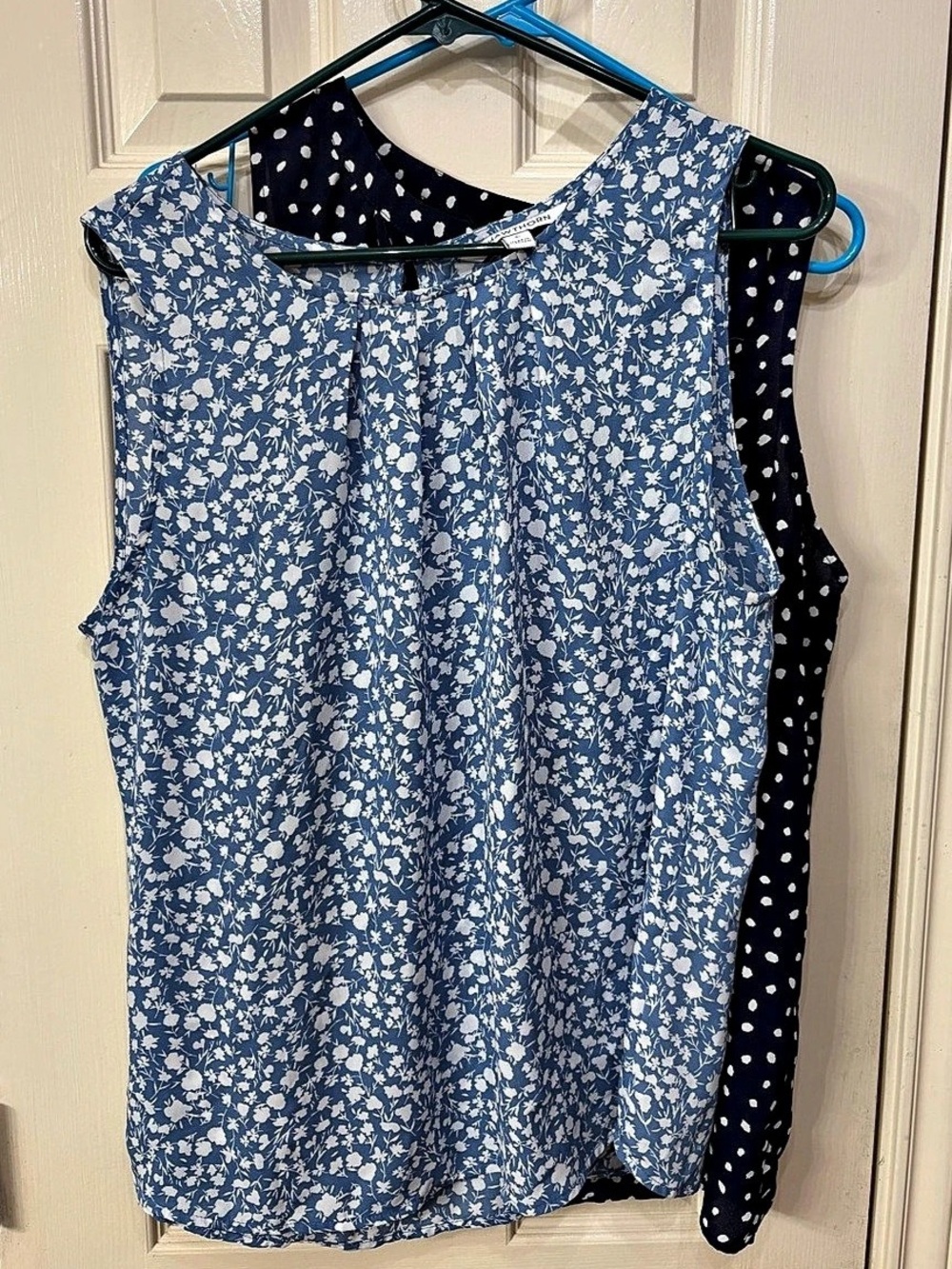Hawthorn Floral Sleeveless Work Blouse in Blue & White Large Lot x2